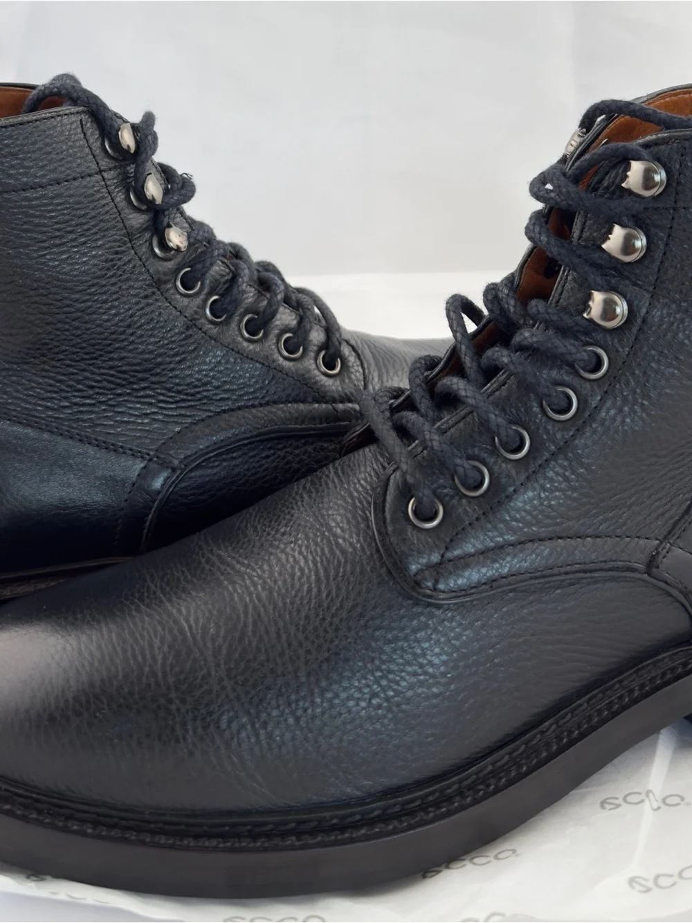 Frye sleek modern